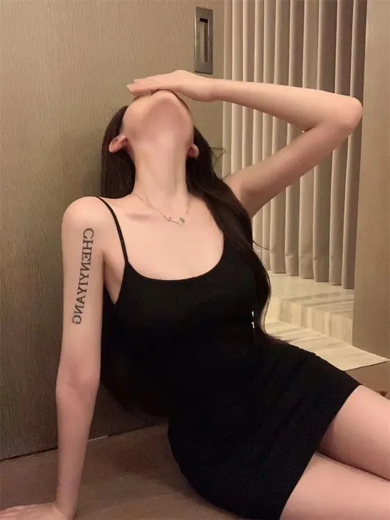 黑色吊带连衣裙短款夏季小个子紧身外穿包臀裙子吊带裙露背连衣裙