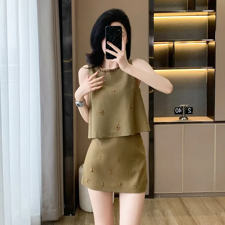 夏季新款时尚高级感卡其色无袖两件套钉珠上衣半裙气质小香风套装