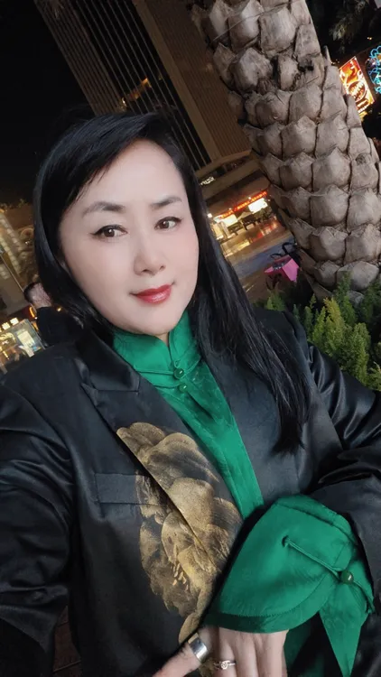 黑白格调服饰～下单记得备注号码