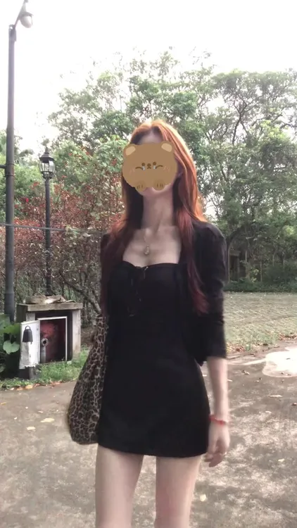 早秋新款网红洋气炸街女装短款辣妹收腰显瘦吊带连衣裙百搭开衫