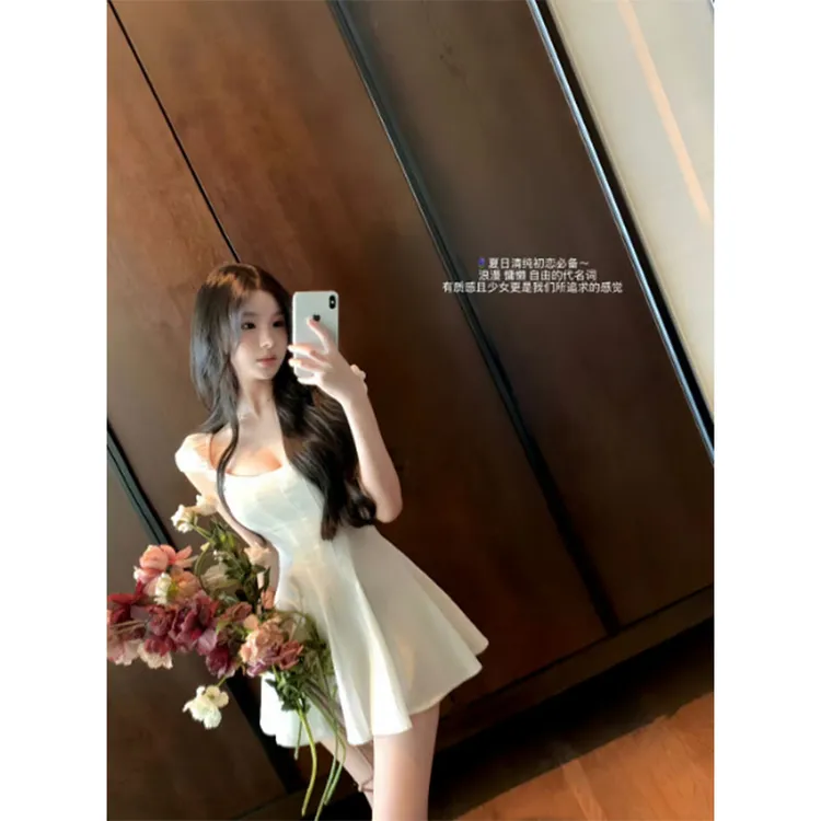 法式纯欲白色V领连衣裙夏季新款小个子设计感收腰翻领仙女a字短裙