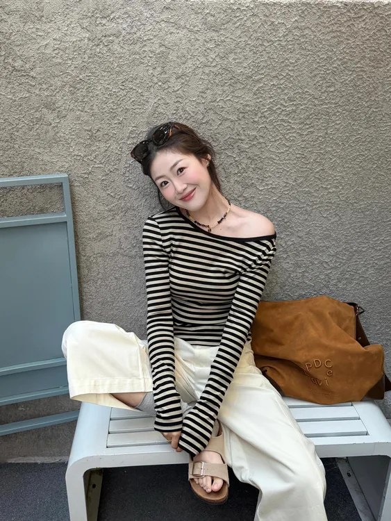 秋季流行穿搭条纹显瘦斜肩长袖t恤女修身百搭短款韩版宽松裤子潮