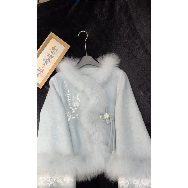 冬季大码新款新中式刺绣外套女优雅风百搭高级感千金风毛领短外套