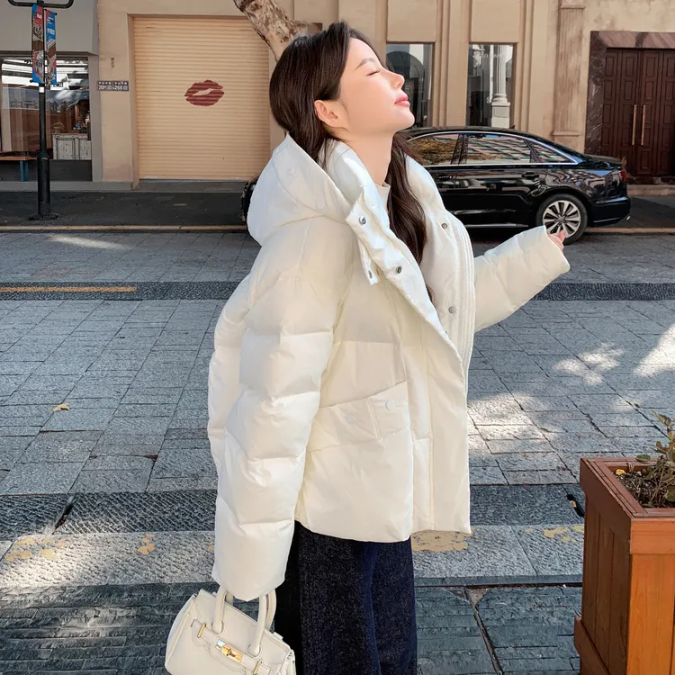 白色短款2025新款女士冬季女款爆款轻薄小个子面包服羽绒服女冬季