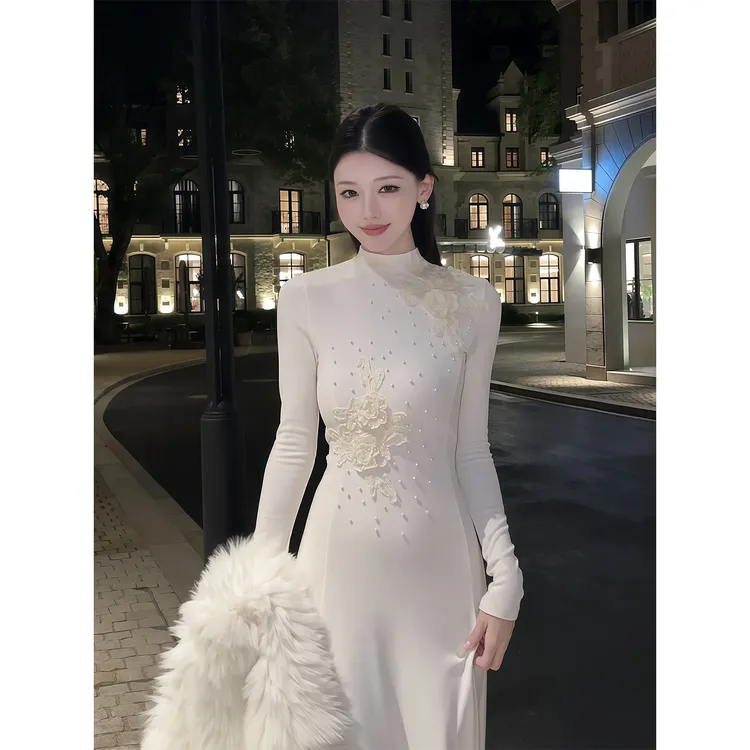 名媛风立体花朵半高领长袖连衣裙女秋冬新款收腰显瘦大摆长款裙子