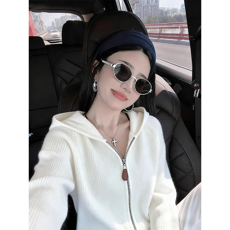 韩系温柔风杏色连帽针织开衫女秋冬2025新款休闲百搭拉链毛衣外套