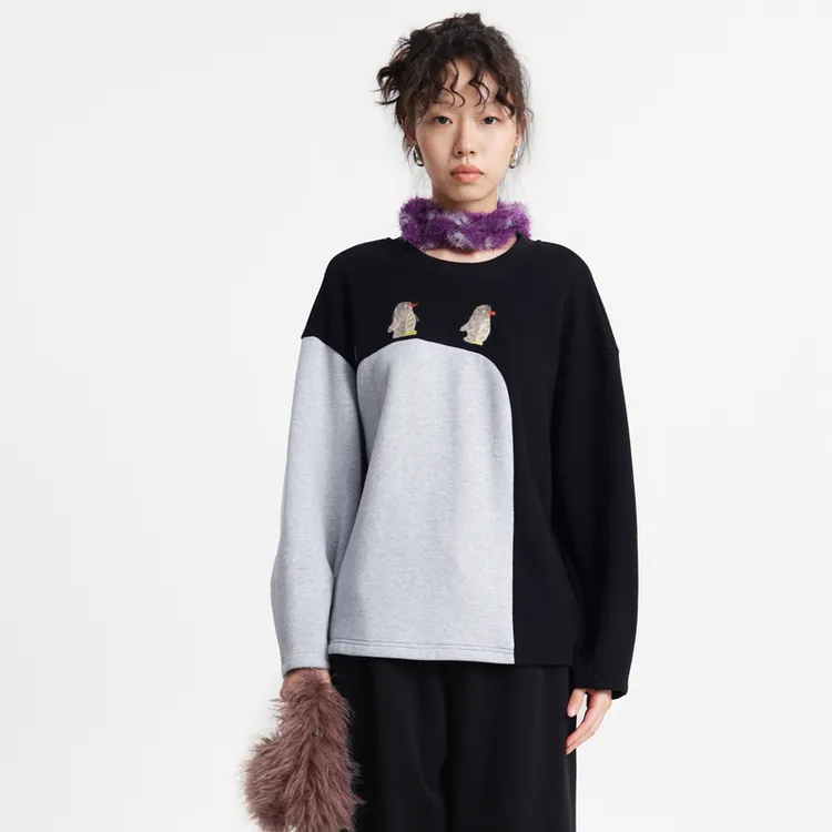 MOVEUP幻走2025冬季新款.FUN 不对称撞色绣花短款T恤女3EWD10598