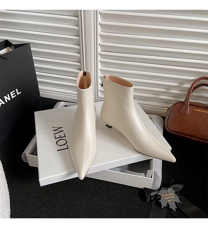 羊断码清仓真皮尖头短靴女细跟白色显瘦单靴子2025新款网红瘦瘦靴