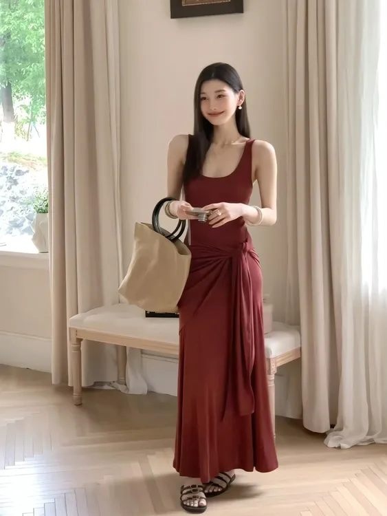 2025夏季新款时尚吊带连衣裙气质显瘦洋气休闲百搭性感辣妹外穿女