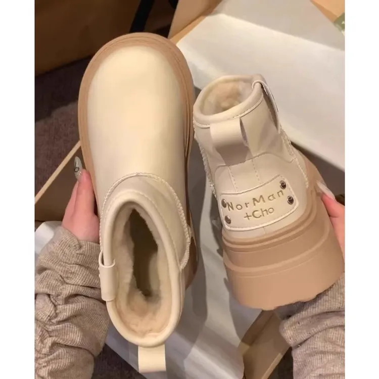 奶白色厚底防水皮毛一体雪地靴女秋冬季新款复古防滑加绒短靴棉鞋