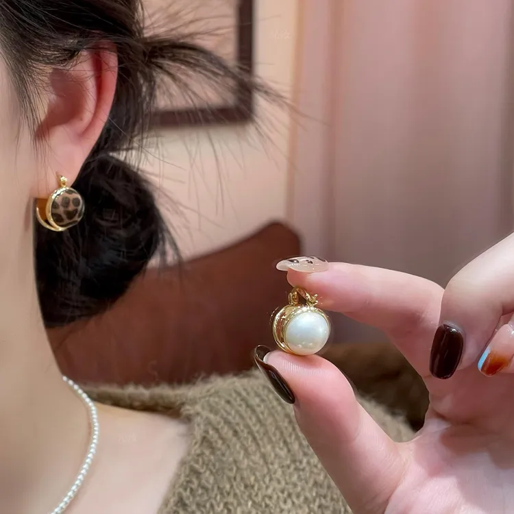 铜合金耳饰 豹纹圆形双面耳扣女简约轻奢精致耳环秋冬复古耳饰潮 