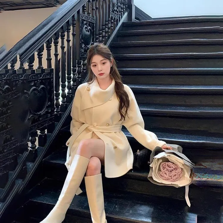 白色MIU系千金呢子大衣女2025冬季设计感小个子围脖领羊毛呢外套