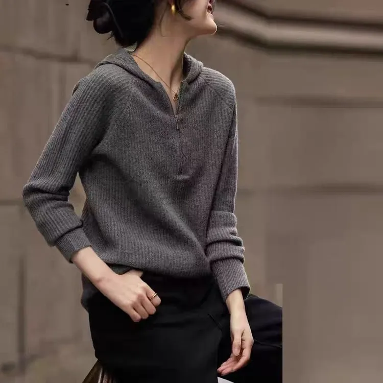 鑫欣阿玛施艾正2025秋冬新款连帽休闲针织衫毛衣纯欲慵懒风女装