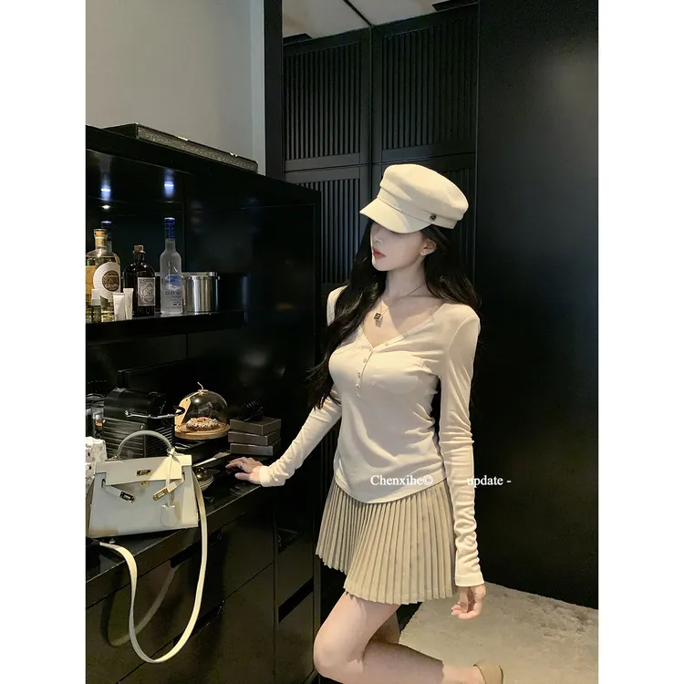 何晨曦 纽扣半门襟V领莱赛尔修身薄款外穿上衣百搭长袖T恤 T1085K