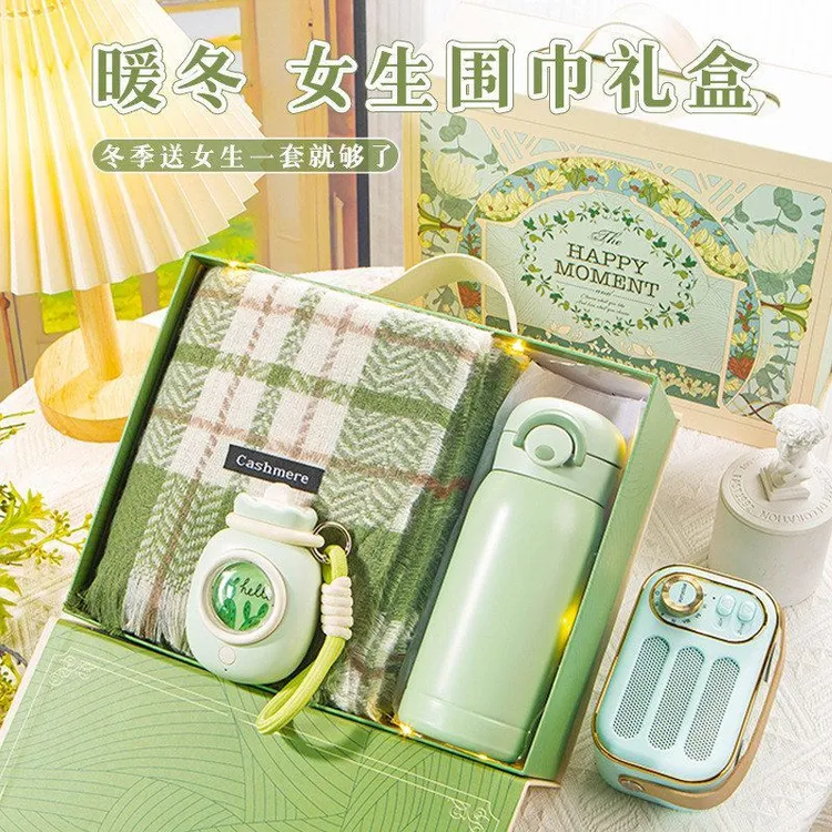 生日礼物新款冬季围巾送女生创意礼品女士围巾冬季高档