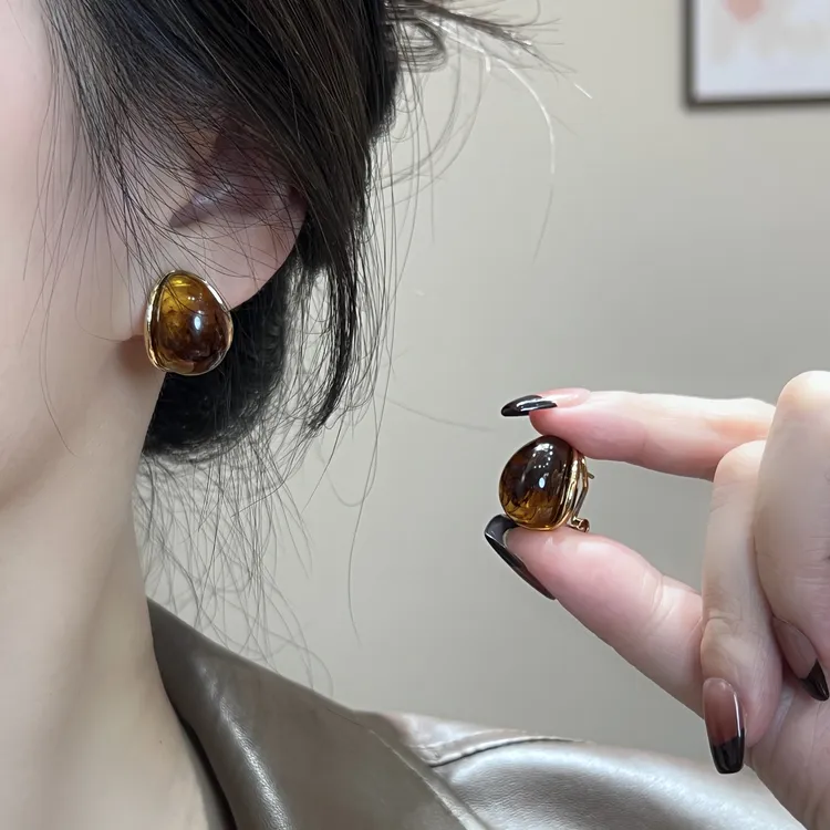 铜合金耳饰 美拉德水滴耳扣小众复古早秋耳环轻奢高级感精致耳饰 