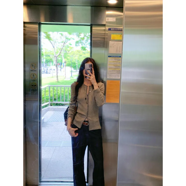 LelyMooch/解构主义门襟格纹扭结包边收腰显瘦针织打底衫长袖上衣