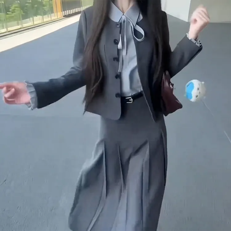 韩系学院风连衣裙子女2025新款小香风高级感早秋穿搭长裙两件套装