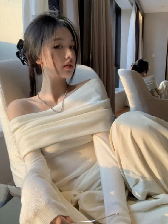 法式气质温柔一字肩针织衫女秋季修身显瘦高级感褶皱露肩上衣显瘦
