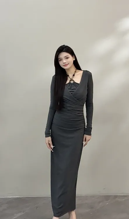 【苏苏】秋季设计感小众挂脖假两件收腰显瘦纯欲长裙连衣裙DT1608