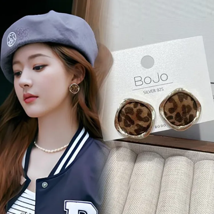 合金耳饰 露丝同款秋冬植绒豹纹几何菱形耳钉气质时尚复古耳环女