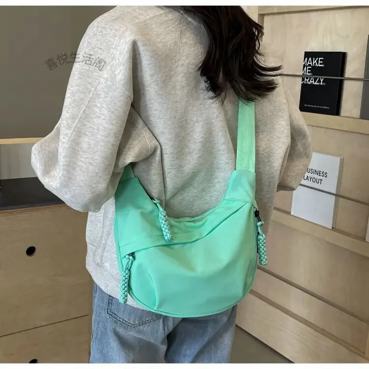 韩式简约夏季通勤防盗单肩包潮流轻便牛津布棉聚酯纤维心形斜跨包