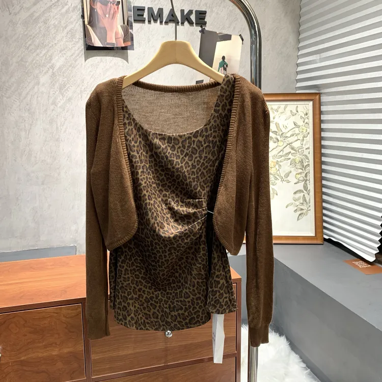 法式复古小皮扣设计感背心与针织开衫搭配套装