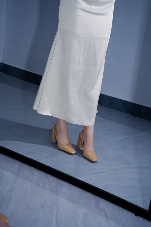 2025新款方头一字带凉鞋气质通勤日常百搭粗跟法式小香风高跟鞋女