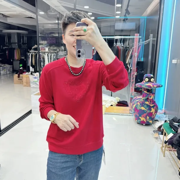 高弹力巨好穿得绒2色满钻爱心大版T上衣3303品