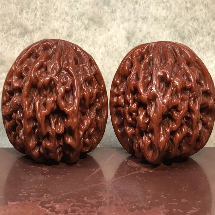 YT21号饕餮纹狮子头42.9的文玩核桃把玩出来的无瑕疵