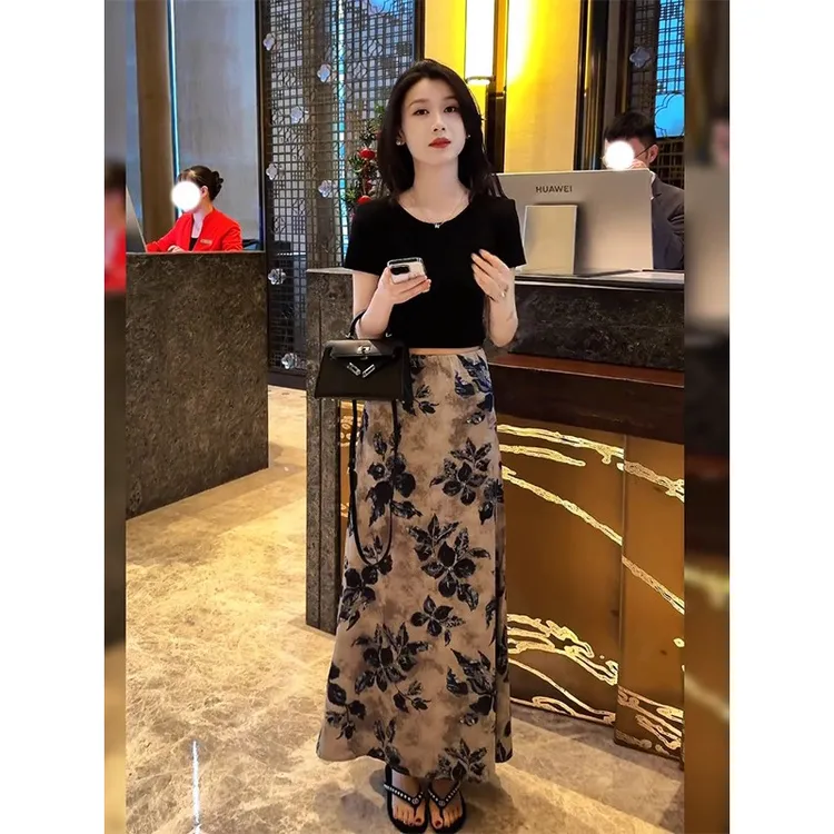 复古轻熟气质套装女2025夏季性感蕾丝露背短上衣半身裙两件套