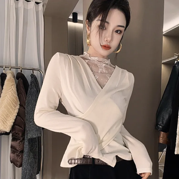 小香风蕾丝拼接V领性感洋气打底衫女秋冬不规则显瘦保暖上衣6627