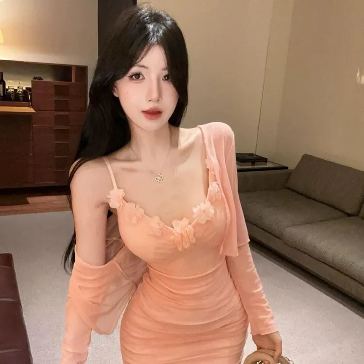 粉色花朵吊带连衣裙女秋季纯欲性感v领包臀裙网纱披肩套装小裙子