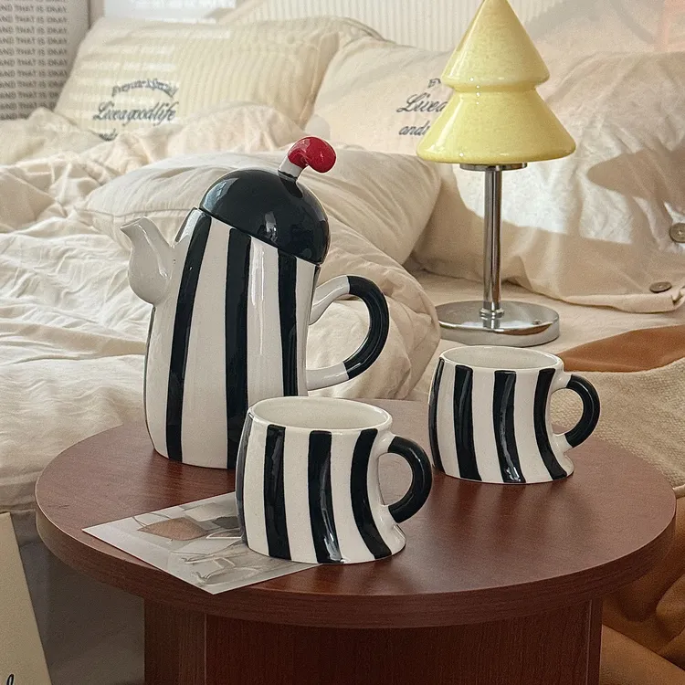 简约复古黑白叉腰水具套装美式美式学生创意桌面陶瓷壶耐高温摆件