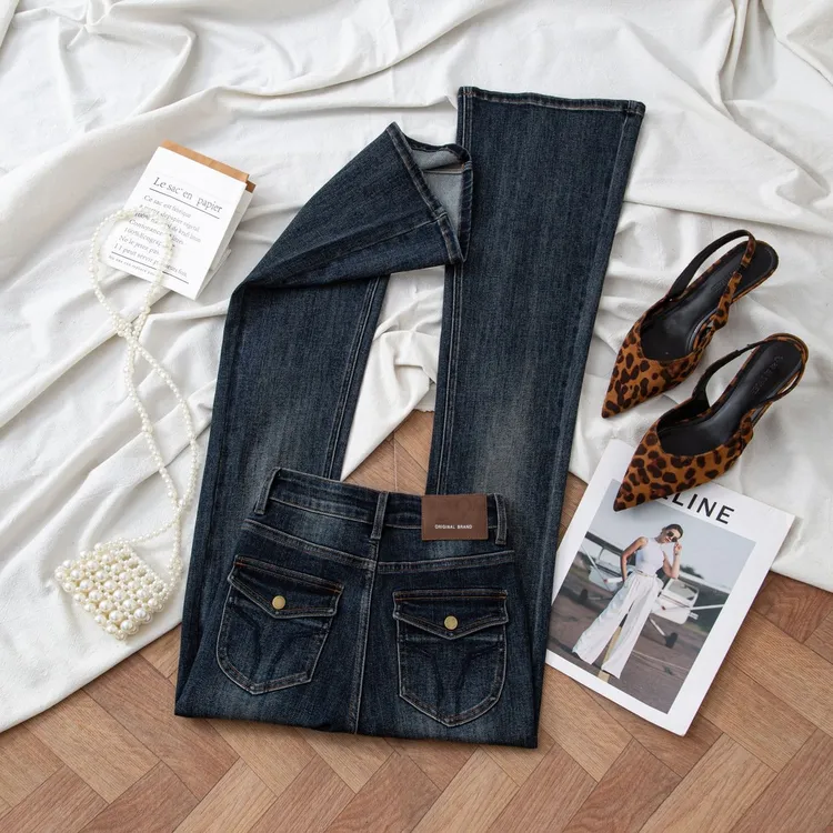 雾霾蓝2025秋冬加厚微喇牛仔裤女设计感修身显瘦百搭提臀微喇裤