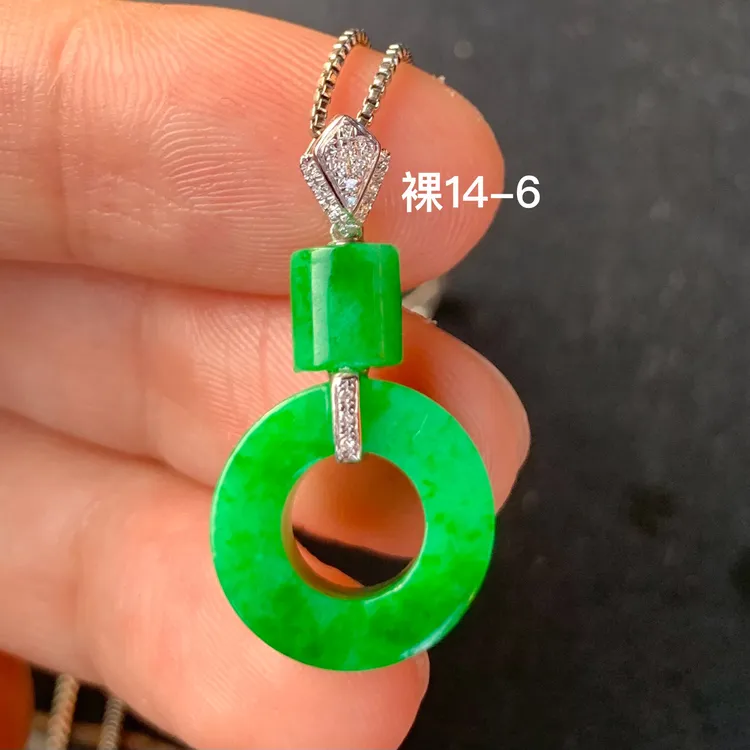 满绿圆扣天然翡翠吊坠 镶嵌精致 女款配饰 高级感玉石