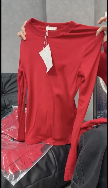 红色圆领T恤内搭打底衫女2026早春新款高级感气质修身显瘦上衣