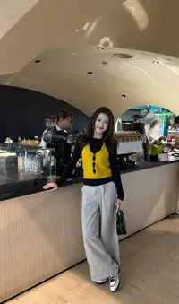 YPP!【英伦少女】韩系简约百搭上衣 纽扣设计挂脖背心两件套