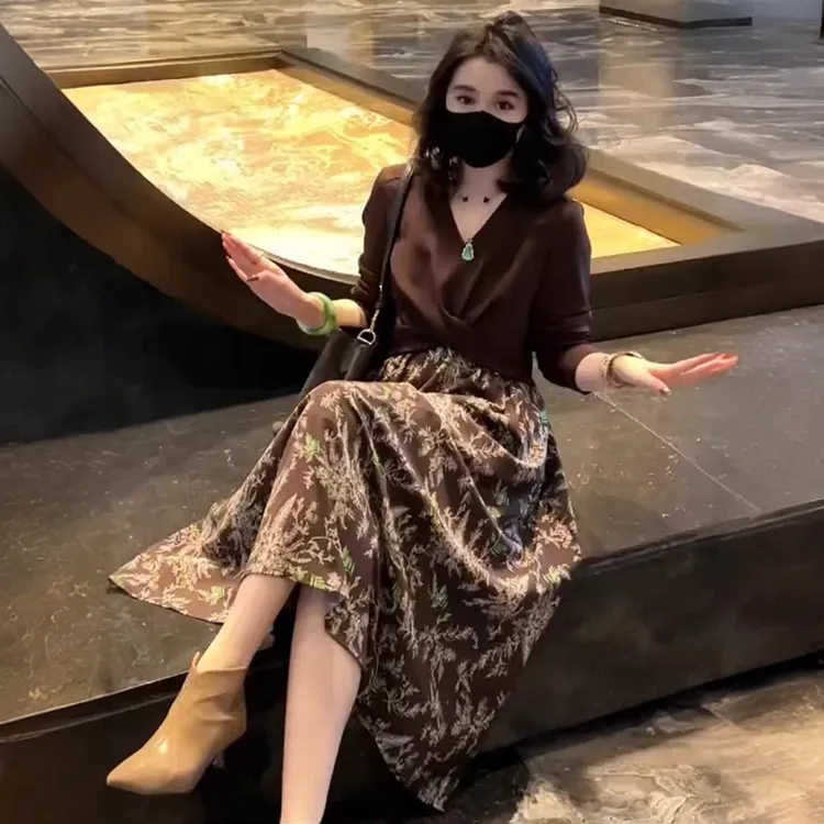 假两件连衣裙女长袖2025秋季连衣裙洋气碎花时尚显瘦减龄收腰裙子