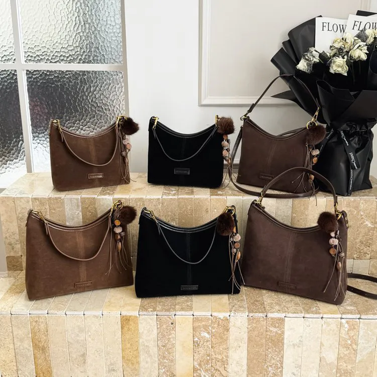 新款复古磨砂皮时尚单肩斜挎流浪包包