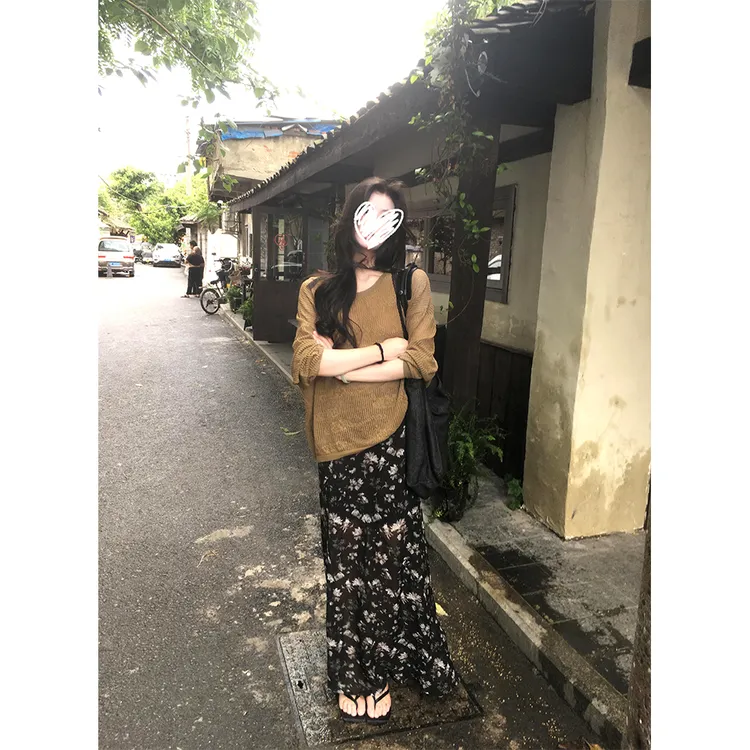 【买买买专属】重工花纹镂空防晒套头针织衫+复古印花半身裙两件套