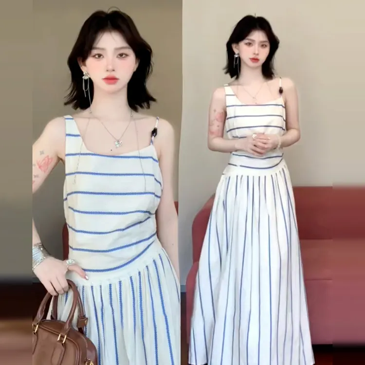 海边度假蓝色条纹吊带连衣裙子女夏季2025新款巨好看法式气质长裙
