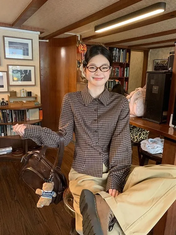 咖色复古格纹长袖衬衫新款内搭叠穿衬衣短款收腰显瘦百搭修身上衣