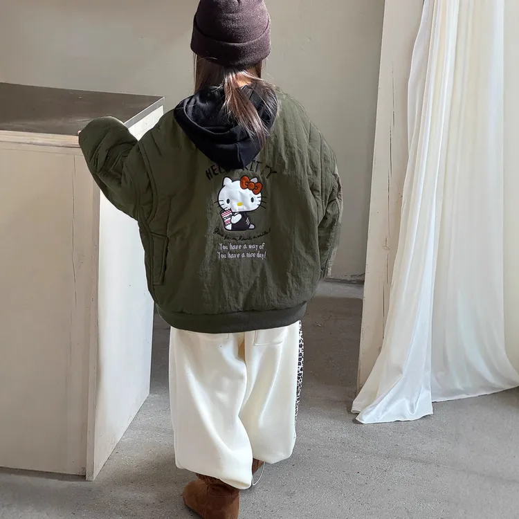 小思家女童2025冬季新款韩系军绿KT刺绣夹棉加绒棒球服夹克外套