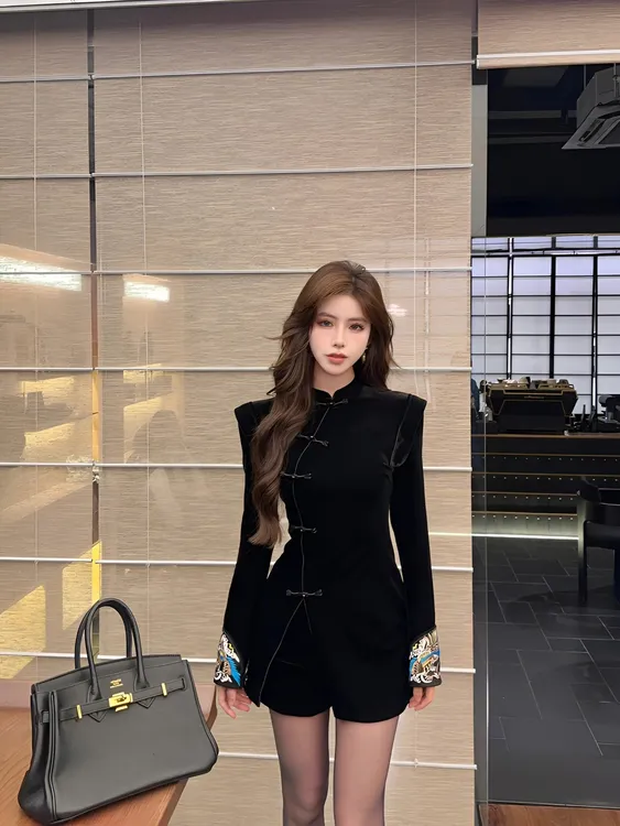 春秋新中式套装丝绒刺绣不规则中长款上衣外套女御姐气质高腰短裤