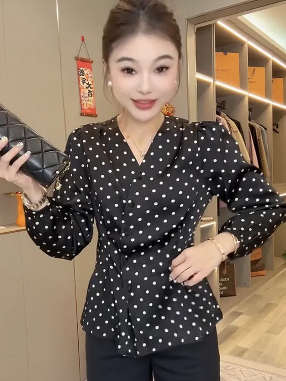 法式设计感波点衬衫女2025春装新款时尚收腰减龄显瘦洋气V领上衣