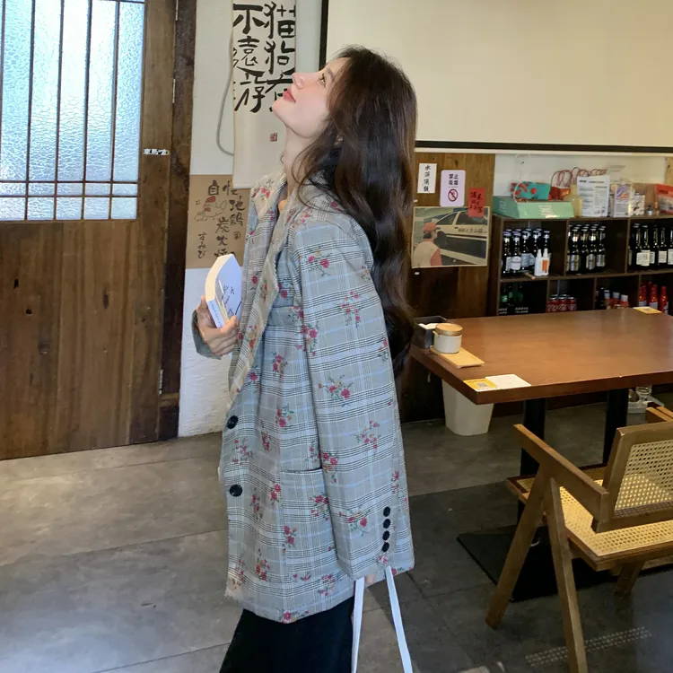 时尚氛围感俏皮减龄百搭西装女2025秋季新款个性洋气格子印花外套