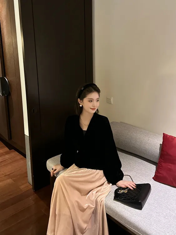 LUOZHIYIN/罗知音【人造丝】气质V领上衣+半身裙时尚套装D213682Y