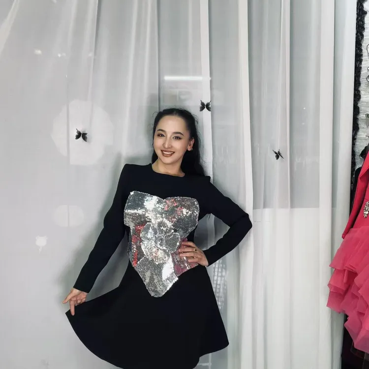 女装秋天穿的短连衣裙