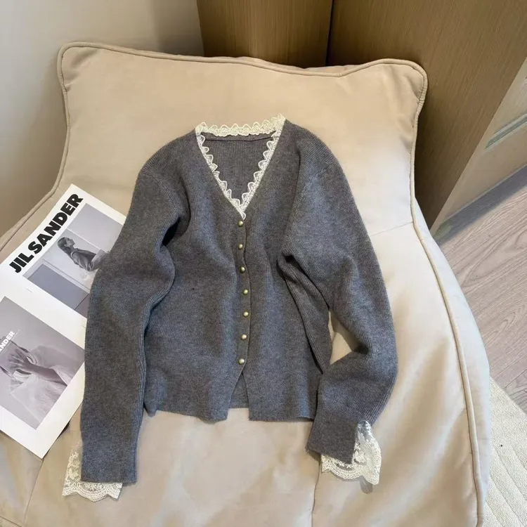 V领蕾丝边单排扣显瘦长袖毛衣洋气时尚上衣百搭休闲洋气上衣K2-93